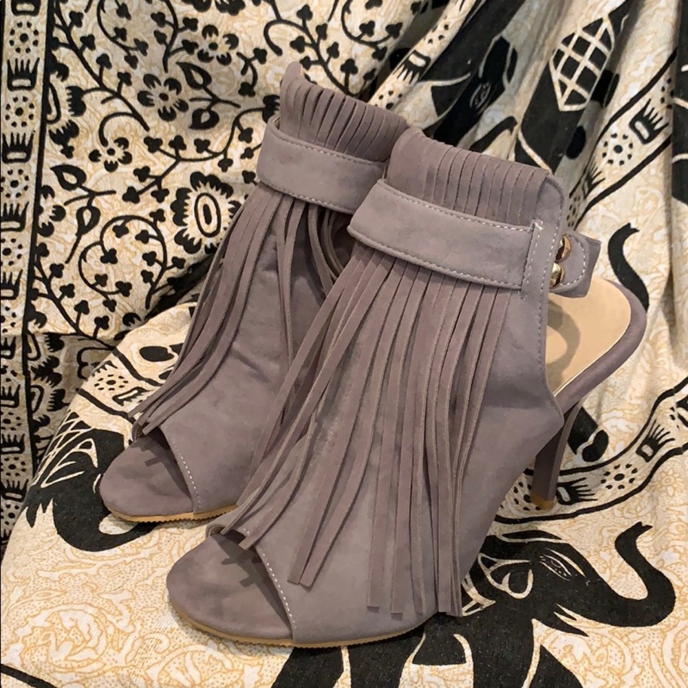 Fringe heel Open toe